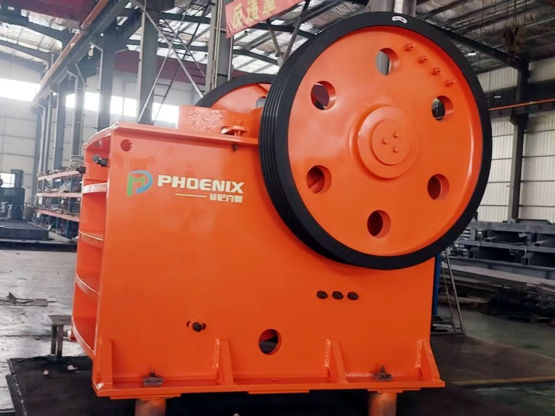 菲尼克斯礦山設備助力新疆客戶高效生產—喂料機、顎式破碎機等設備成功發貨